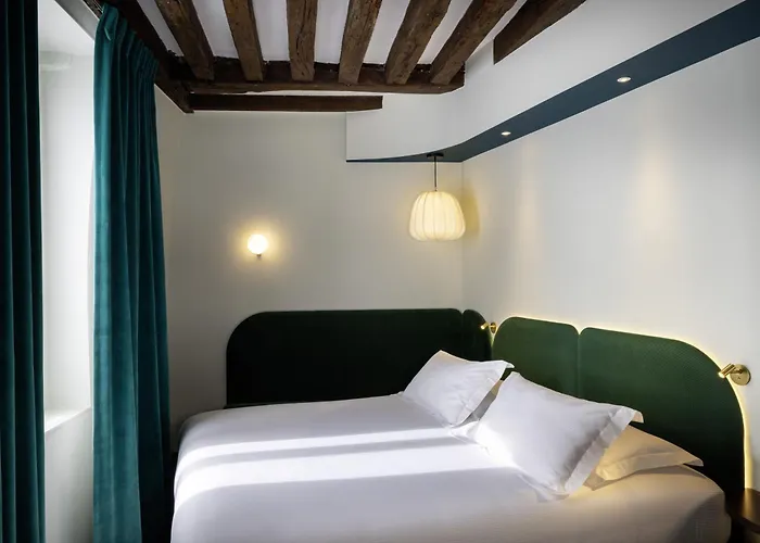 Hotel L De Lutece - Notre-dame Paryż