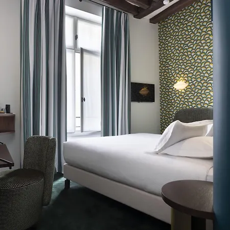 Hotell L De Lutece - Notre-dame 4*